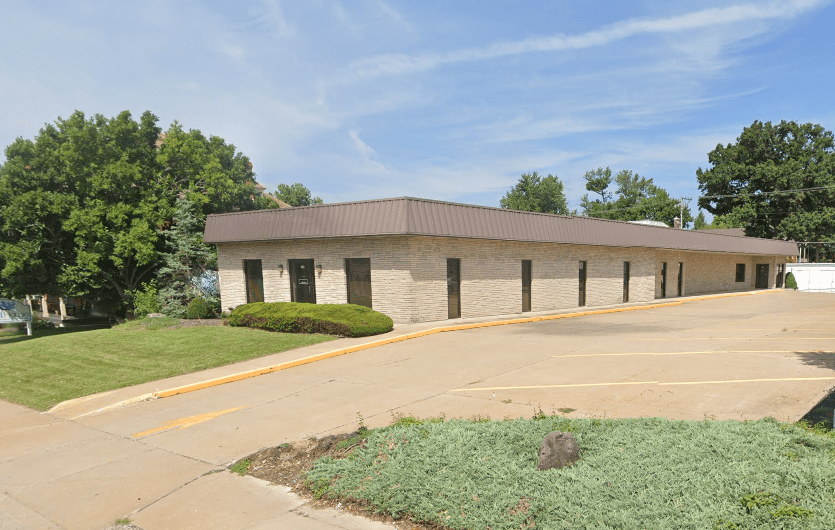 A building with a parking lot in front of it.